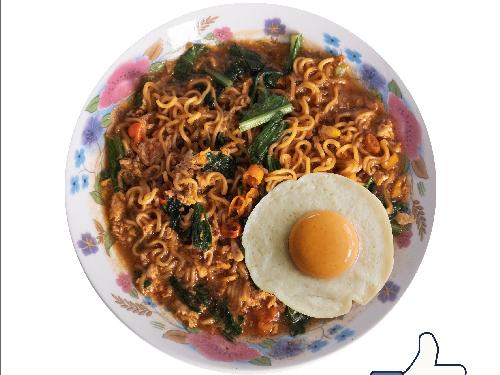 Mie Nyemek spesial "Idola", Jl Imogiri Timur