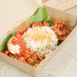 Nasi Uduk Telur Balado