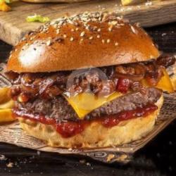 Cheese Burger With Grilled Onion