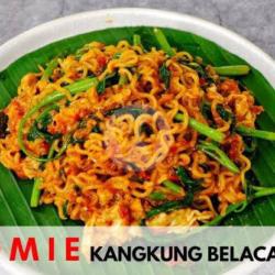 Indomie Kangkung Belacan Telur