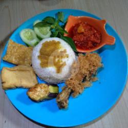 Nasi Penyetan Ayam Sambel Trasi