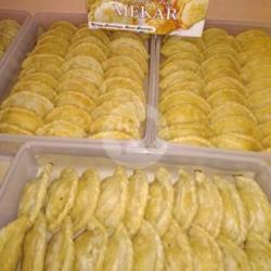 Pastel Curry Puff Isi 10 Pcs