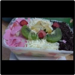 Salad Buah 650 Ml Toping Strowberry Coklat Mix Keju