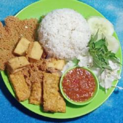 Tahu Tempe Kremes   Nasi   Es Teh