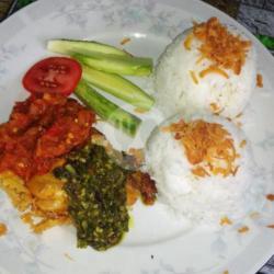 Ayam Geprek Sambal Merah Hijau   Nasi