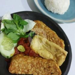 Nasi Penyetan Tahu Tempe