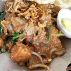 Lontong Pecel Telor Rebus