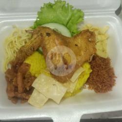 Nasi Kuning Sayap