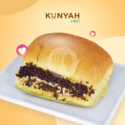 Kunyah Coklat Kacang