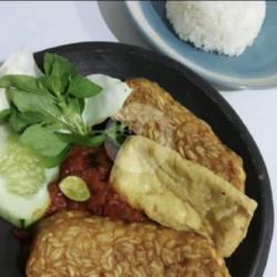 Nasi Penyetan Tahu Tempe