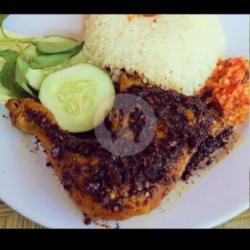 Nasi Ayam Goreng Bumbu Hitam Madura