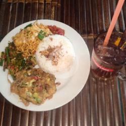 Nasi   Telor Dadar   Tumis   Es Teh Manis