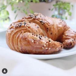 Croissant Beef Cheese.