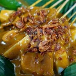 Sate Padang Sapi Plus Ketupat