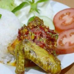 Nasi Sayap Ayam Penyet Sambal