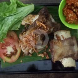 Iga Goreng   Kuah Kaldu Sapi