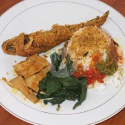 Nasi Ikan Goreng Lele