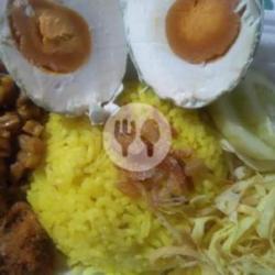 Nasi Kuning Telur Asin