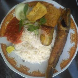 Nasi Penyetan Lele Tahu Tempe