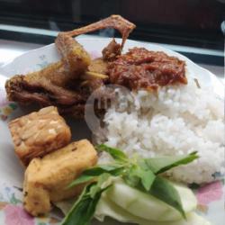 Nasi Penyetan Bebek   Free Es Teh