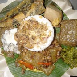 Nasi Gudeg Krecek   Tahu   Tempe   Tongkol   Pergedel