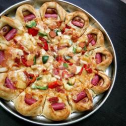 Marazino Pizza Medium (double Beef Sausage, Beef Burger, Red & Green Bell Pepper, Onion With Thousand Island Sauce)