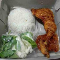 Paket Box : Nasi, Ayam Kota Goreng Original,sambal Lalap  Tahu/tempe   Krupuk Kaleng