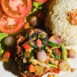 Nasi Ayam Oseng Bawang Merah Pedas
