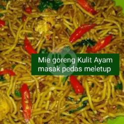Mie Goreng Kulit Ayam Pedas Meletup