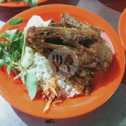 Bebek Goreng Purnama Lengkap