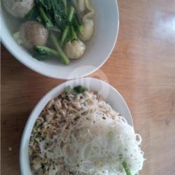 Yamin Bihun Asin Baso Pangsit