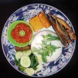 Nasi Tempong Ikan Asin