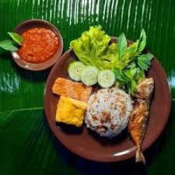 Nasi Tutug Oncom Asin Peda Tahu Tempe Pete Lalapan Sambal Terasi