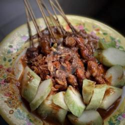 Sate Ayam Lontong