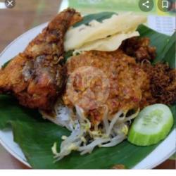 Lontong Pecel ....ayam Goreng