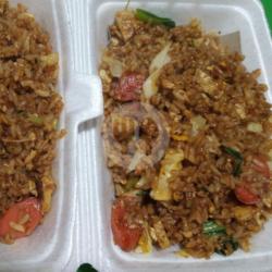 Nasi Goreng Biasa : Sosis   Ayam Suwir   Baso   Telur