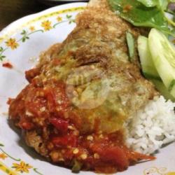 Nasi Penyetan Telor Dadar Sambel Pedas Sedang