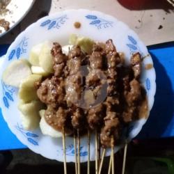 Sate Ayam Dan Lontong