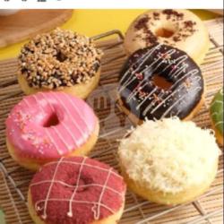 Donat Toping Glaze Red Velvet Meses