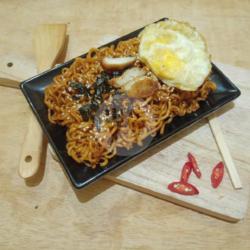 Mie Ramen Goreng Saus Ayam Pedas