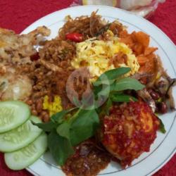 Nasi Kuning Kumplit