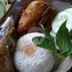 Nasi Uduk Dada ( Ayam Negri)