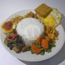 Nasi Campur Lauk Telor Ceplok