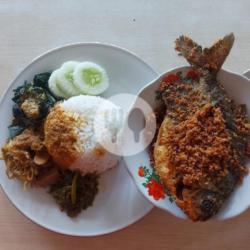 Nasi Padang Bawal Serundeng