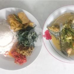 Nasi Ikan Mas Pesmol Bumbu Kuning Lalap Sambal