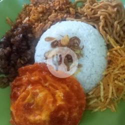 Nasi Uduk Ndog Ceplok Balado (gratis Esteh Manis)