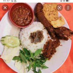 Nasi Kepala Bebek Bumbu Ireng