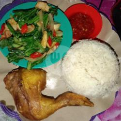 Nasi   Ayam   Tumis Sawi Ijo