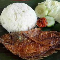 Nasi Penyetan Ikan Mujaer