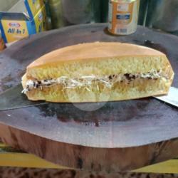 Martabak Manis Keju Kismis